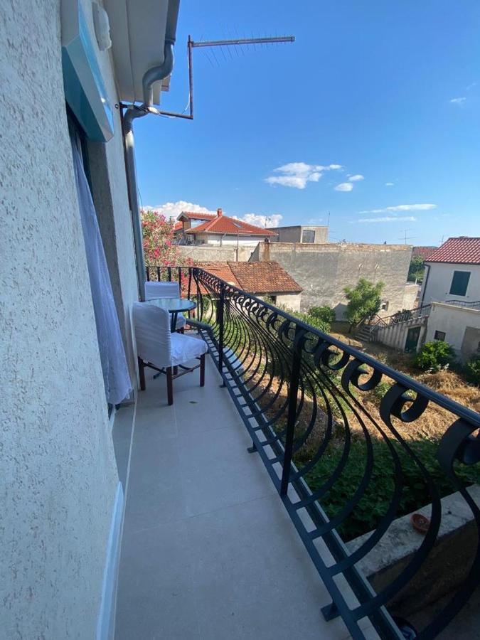 Duje & Roko Apartments Шибеник Екстер'єр фото